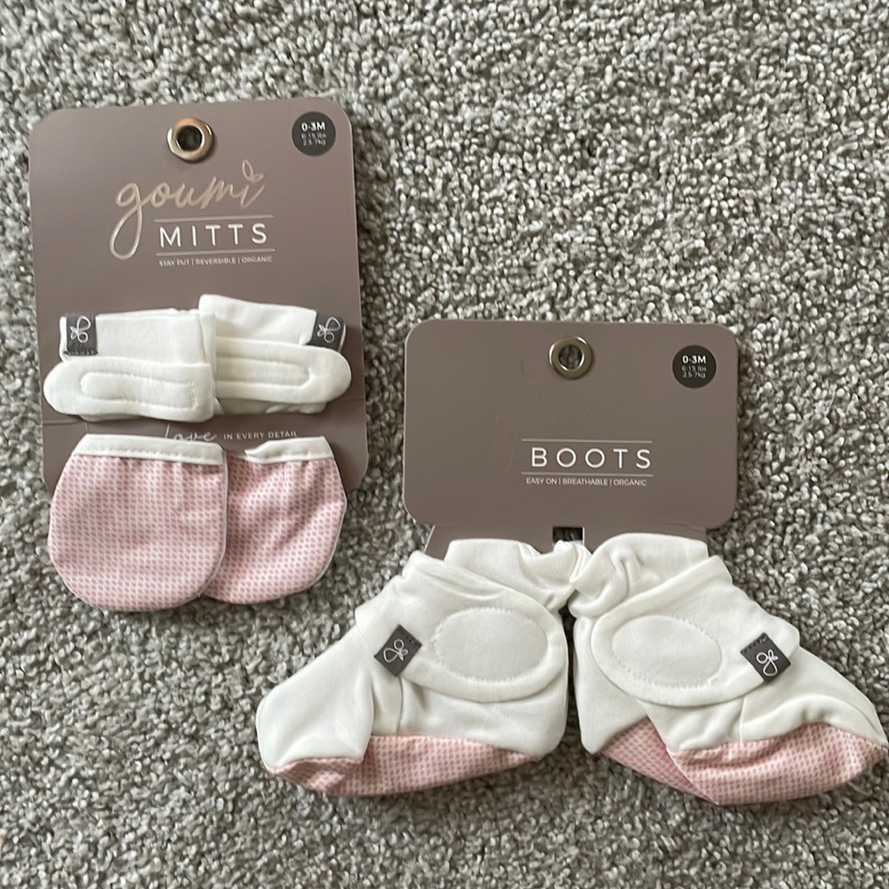 NWT Goumi Kids Booties and Mitts